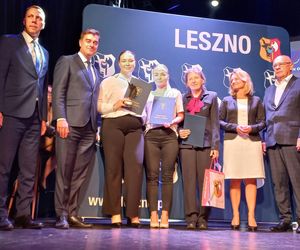 Wręczono Leszczyńskie Laury Oświaty. Zdolnym uczniom ze szkół w Lesznie