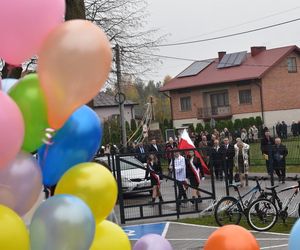 Zespół Szkolno-Przedszkolny w Hołubli oficjalnie wzbogacił się o nową i bardzo nowoczesną część budynku w środę 30 października 2024 roku.