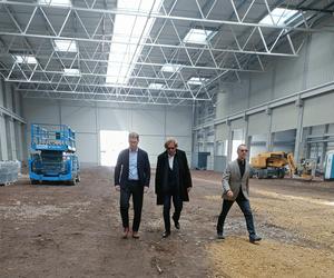 Budowa nowej hali produkcyjnej firmy Alstom na ukończeniu ZDJĘCIA