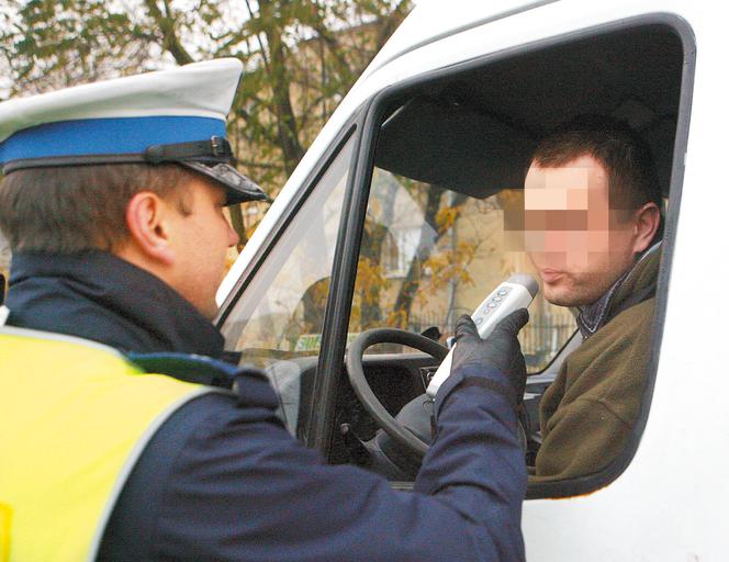 Policja: Mundurowi nie mogą zmuszać obywateli do badania trzeźwości