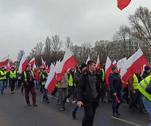 Protest rolników w woj. lubelskim. Rolnicy w Lublinie rozpoczęli przemarsz. Mamy zdjęcia!