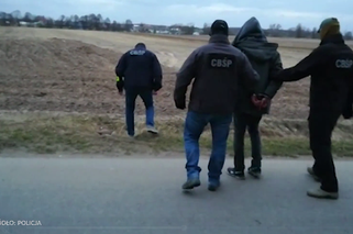 Porwanie w Białymstoku na osiedlu Dziesięciny. Porywacze wciągnęli do samochodu matkę z 3-letnim dzieckiem