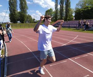 Zobacz uczestników maratonu charytatywnego zorganizowanego przez siedlecką Siedemnastkę