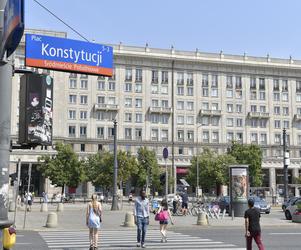 Zmierzyliśmy temperaturę na warszawskich placach. W centrum stolicy 52 stopnie!