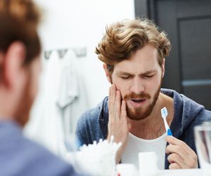 Ból zęba - przyczyny. Domowe sposoby na ból zęba