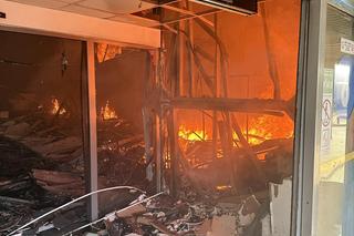 Akcja gaśnicza pożaru hali przy Marywilskiej 44 w Warszawie