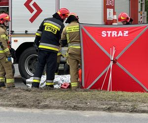 Wymusił pierwszeństwo, był wycinany z auta. Z minuty na minutę coraz gorzej się czuł