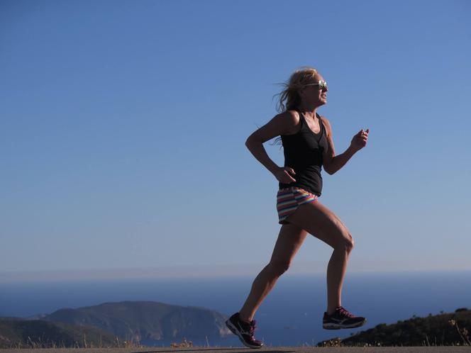 Olejnik wyłania się z piany