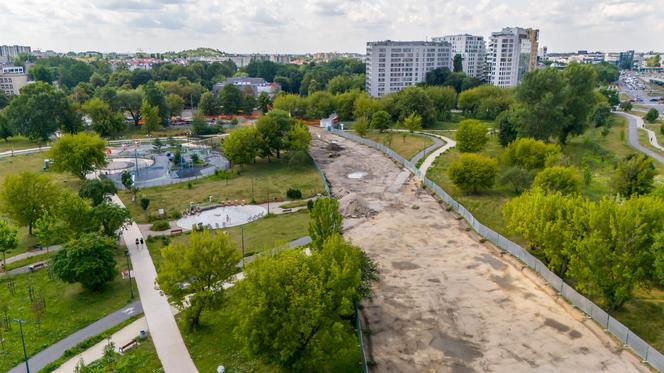 Odkrywkowa budowa tunelu tramwajowego pod parkiem Pięciu Sióstr na Ochocie