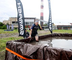 Runmageddon w Katowicach 2025. Błoto, pot i triumf na Hałdzie Kostuchna