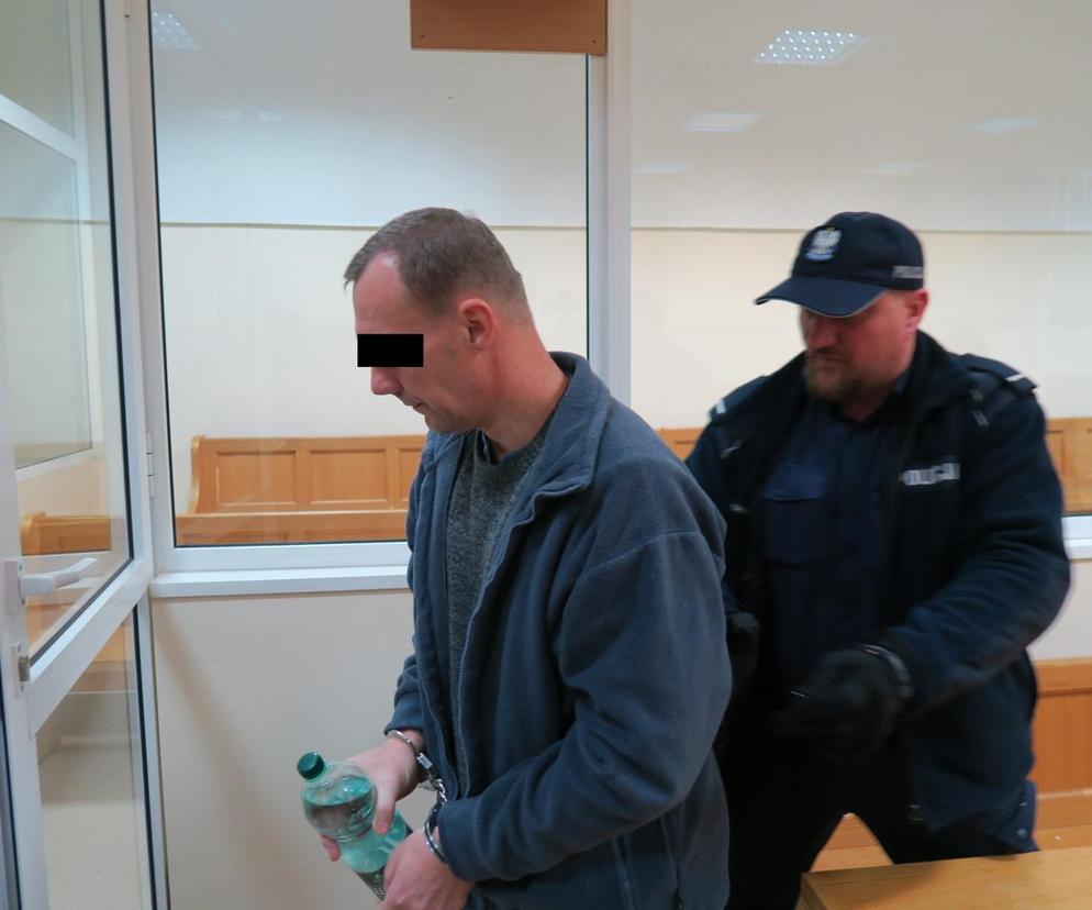 Podwójny morderca przed sądem, ale proces nie ruszył