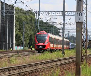 Makabra na torach w Ursusie. Pociąg śmiertelnie potrącił kobietę