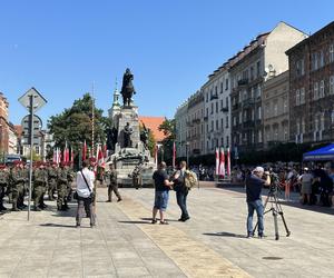 Święto Wojska Polskiego 2023 w Krakowie. Uroczystości na placu Jana Matejki