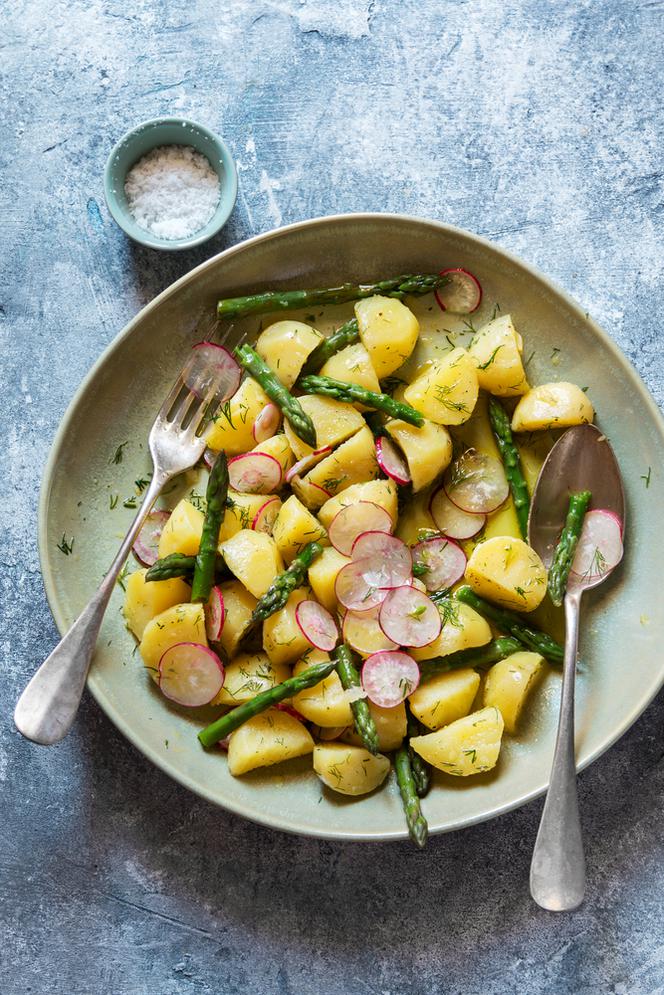 Sałatka ze szparagów z ziemniakami