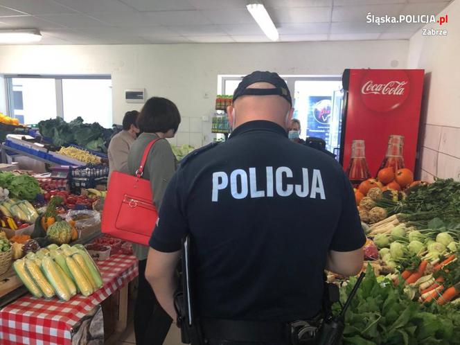 Zabrze: Policjanci kontrolowali sklepy i komunikację miejską. Sprawdzali maseczki [ZDJĘCIA]