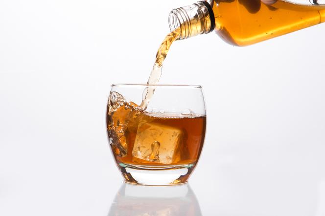 Kieliszki do whisky, koniaku, nalewek: jak serwować aromatyczne alkohole?
