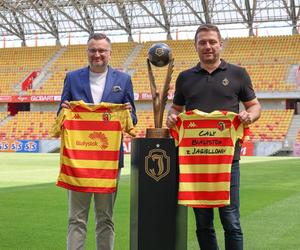 Jagiellonia Białystok zaprezentowała stroje na sezon 2024/25