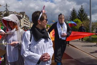 Happening pt. Na drugi koniec tęczy z Ojcem Tadeuszem. Chryja 2