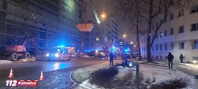 Wypadek na budowie wieżowca w Katowicach. Pracownik z Ukrainy spadł z dużej wysokości. Nieprzytomny mężczyzna trafił do szpitala