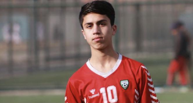  Zaki Anwari, piłkarz z Afganistanu, wypadł z samolotu w Kabulu