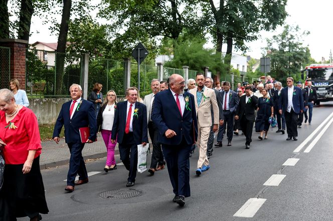 Korowód dożynkowy w Kostuchnie