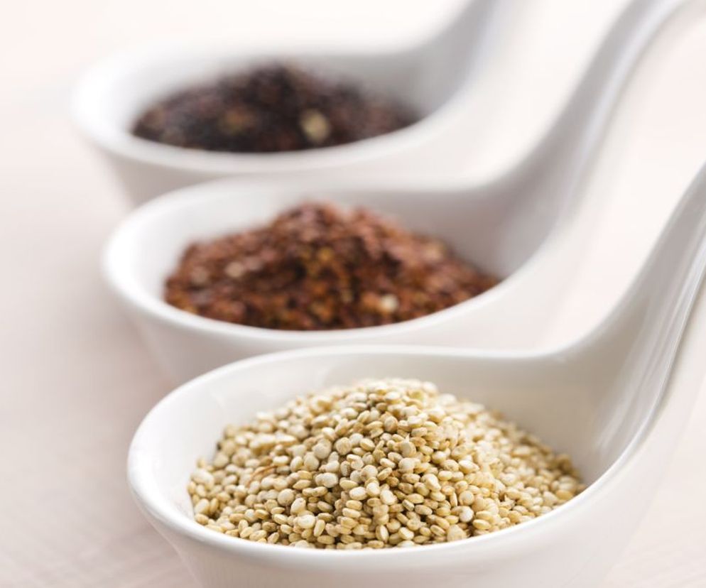 Komosa ryżowa (quinoa)  posiada wyjątkowe  właściwości zdrowotne  i  odżywcze .  Quinoa  jest bogatym źródłem pełnowartościowego białka, zdrowych kwasów tłuszczowych, a także wielu witamin i składników mineralnych. Sprawdź, jakie jeszcze właściwości posiada komosa ryżowa i jakie znalazła zastosowanie.