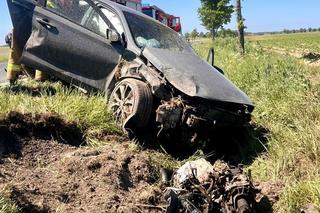 Silnik wypadł do rowu, koła oderwane