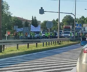 Protest mieszkańców Głuchowa. Blokada DK 12! Utrudnienia w ruchu