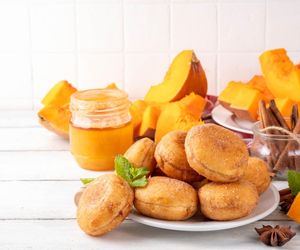 Jesienny sposób na pączki. Dodaje do nich ten składnik