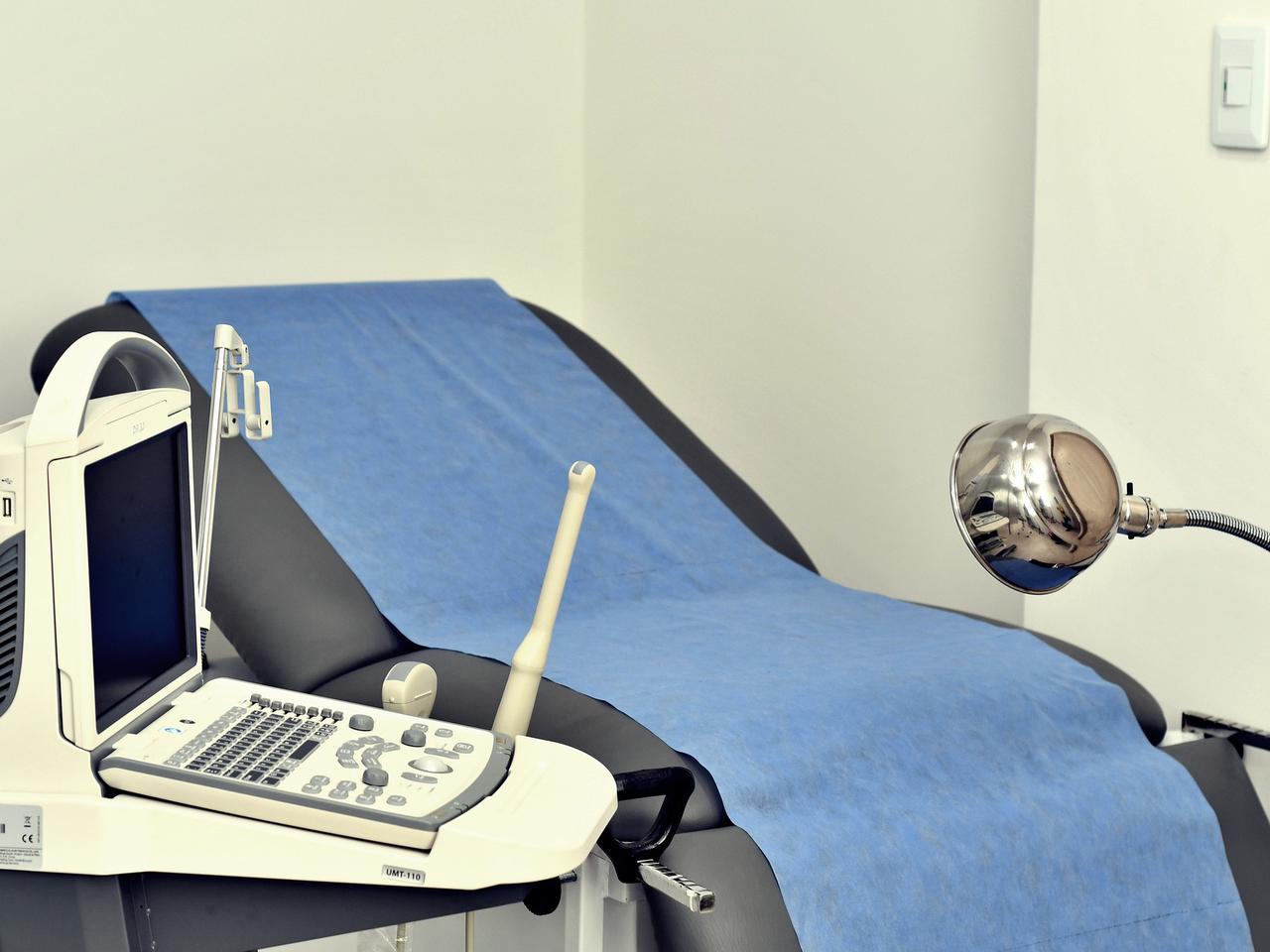 Mława. Lekarze nie chcą odbierać naturalnych porodów?! Boją się prokuratora, a do tego to się nie opłaca