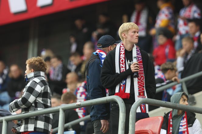 Górnik Zabrze zmierzył się z Zagłębiem Lubin. Kibice rozgrzewali piłkarzy z trybun