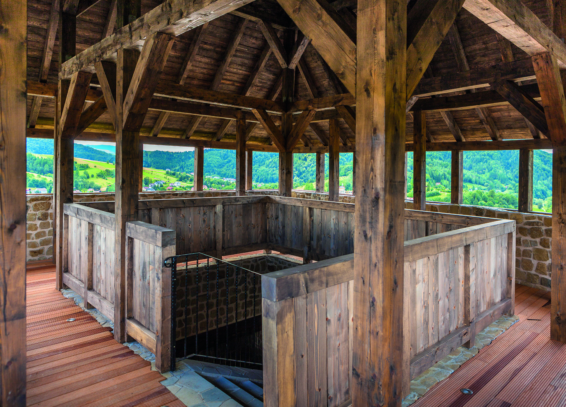 Zamek w Muszynie po częściowej odbudowie