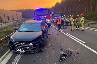 Wypadek między rondami w Lesznie. Zderzyły się dwie osobówki
