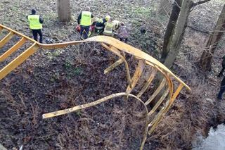 Pelplin. Fatalny wypadek na moście. Kierowca volkswagena runął do rzeki. Był reanimowany [ZDJĘCIA].