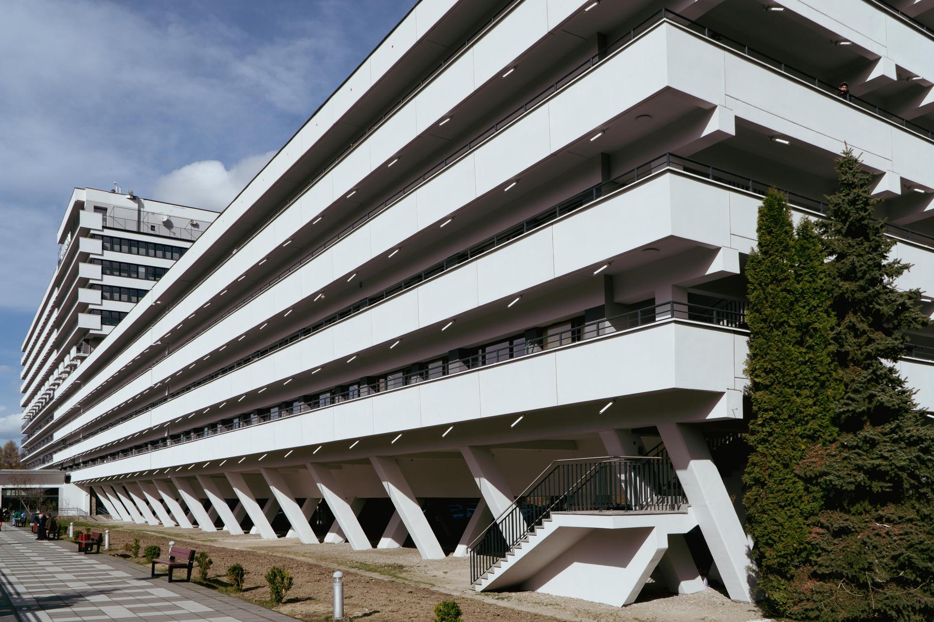 Sanatorium Równica w Ustroniu - zdjęcia. Modernistyczna bryła niczym okręt