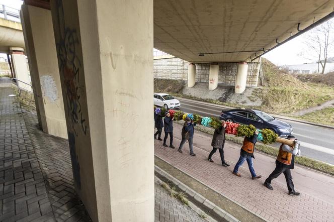 W Gdańsku stanęła 20-metrowa palma wielkanocna