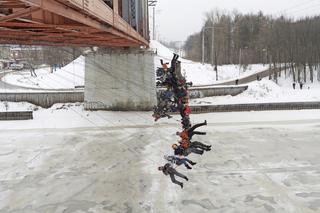 Rosja: Ponad 50 osób skoczyło z mostu! Pobili rekord! (ZDJĘCIA!)