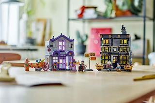 LEGO Harry Potter. Sklepy Ollivandera i Madame Malkin. W zestawie nietypowa figurka czarodzieja! 