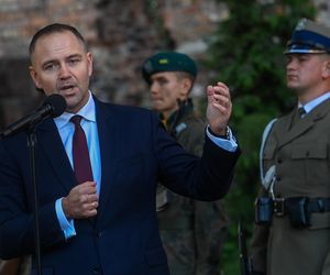 Uroczystości upamiętniające 80 rocznicę upadku Powstania Warszawskiego pod Redutą Banku Polskiego w Warszawie