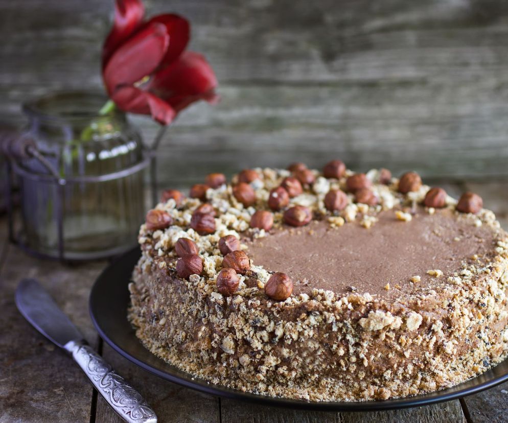 Ciasto kijowskie  - obłędnie pyszny tort bezowy z kremem kakaowym