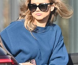 Agnieszka Kaczorowska siedzi i pachnie, a Rogacewicz wynosi śmieci i je kanapke poza autem... Fajna para?