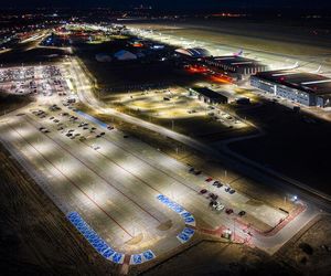 Międzynarodowy Port Lotniczy Katowice w Pyrzowicach ma drogę startową o długości 3200 m