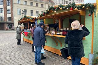 Toruński Jarmark Bożonarodzeniowy i kolorowa parada z udziałem św. Mikołaja. Tak wyglądają atrakcje