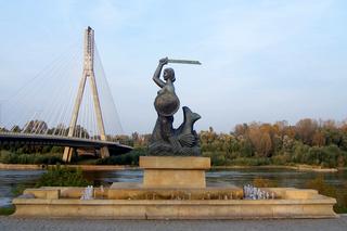 Warszawska syrenka z okolic Mostu Świętokrzyskiego przeszła odnowę. Znów brodzi w wodzie! [AUDIO]