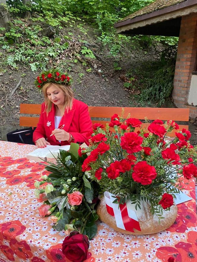 Aldona Wleklak promowała trzecią część "Sagi niewoli" w Wielkopolsce. Kto przyszedł jej pogratulować?