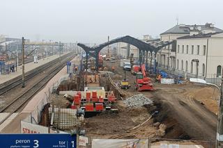Powstaje tunel pod torami i nowe perony. Prace na dworcu PKP w Białymstoku