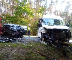 Tragedia! Roztrzaskane samochody na drodze. Są ofiary