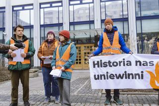Kilkudziesięciu aktywistów stanie przed sądem. Ostatnie Pokolenie szykuje się na procesy za blokady warszawskich ulic