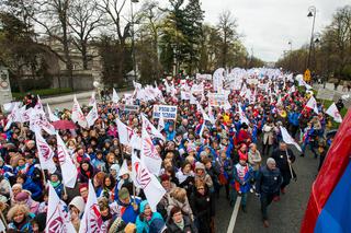 Protest nauczycieli, górników i strażaków w Warszawie: Nie chcemy być śmieciami!