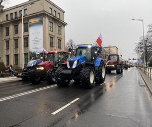 Strajk rolników w centrum Zielonej Góry. Przedsiębiorcy wyjechali na ulice 